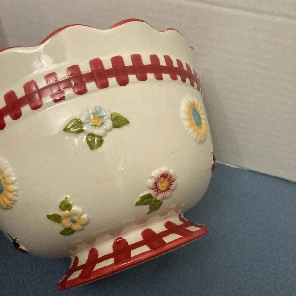 HTF Temp-tations by Tara Gingham Garden Red 2.0 QT Pedestal Mixing Bowl
